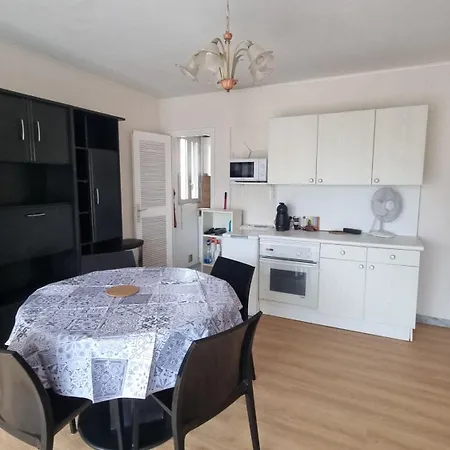 De La Salis Apartment